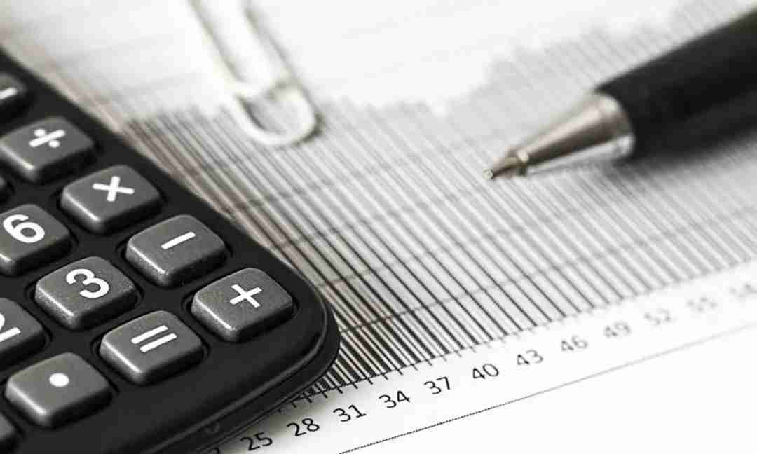 Who Pays Property Taxes on a Land Contract?
